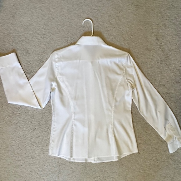 Women's Long Sleeved Button Down White Shirt; Size Medium - Picture 2 of 6